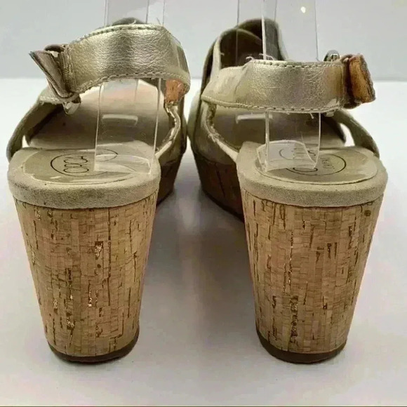 Joan & David Circa Wedge Flatform CJWANDY 7.5 Gold - Picture 3 of 12